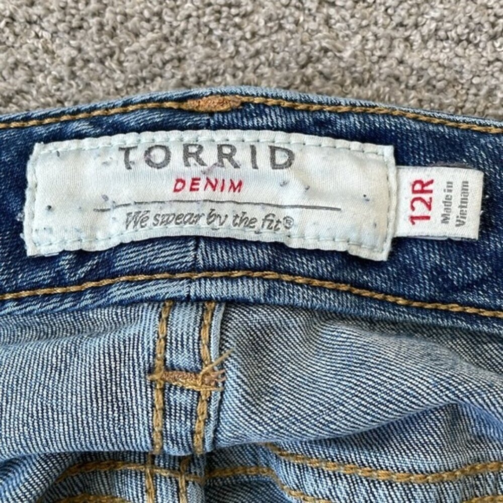 VGC Torrid Boyfriend Jean - Medium Wash - Some Distressing - Size 12R - Picture 4 of 5